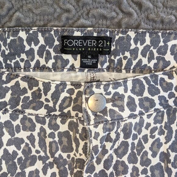 Forever 21 cheetah shorts - Picture 5 of 5